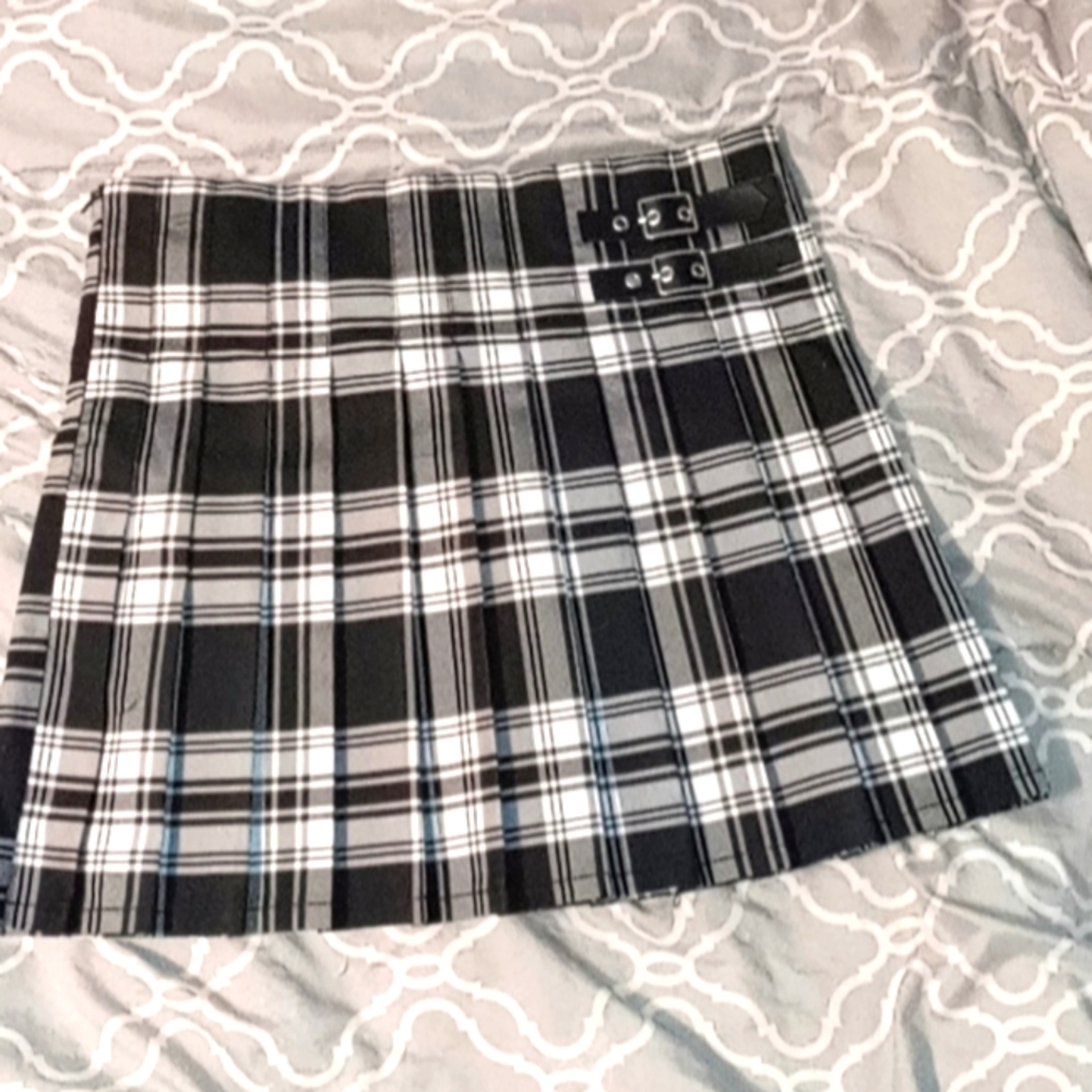Black and white pleated skirt